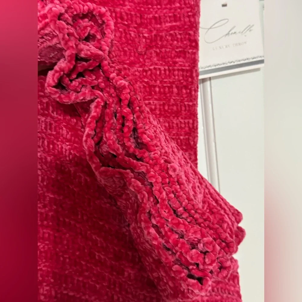 Chenille pink throw